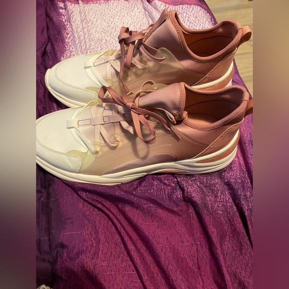 Pink & white sneakers - Picture 2 of 4